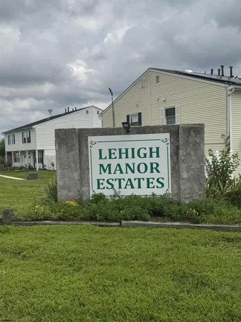 26 Locust Ct