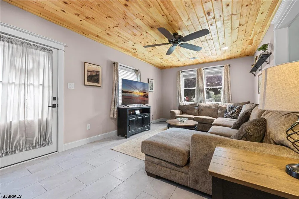 26 Northview Dr Dr Somers Point, NJ 08244