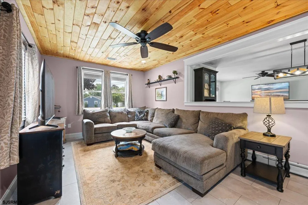 26 Northview Dr Dr Somers Point, NJ 08244