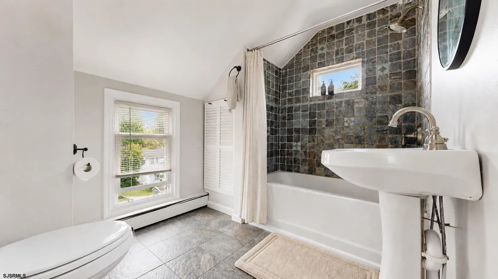 516 Pennsylvania Ave Somers Point, NJ 08244