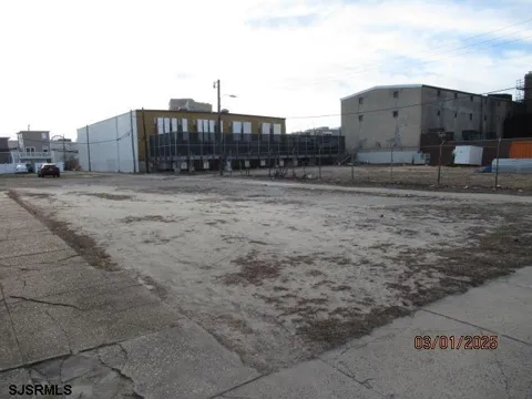 112 N Indiana