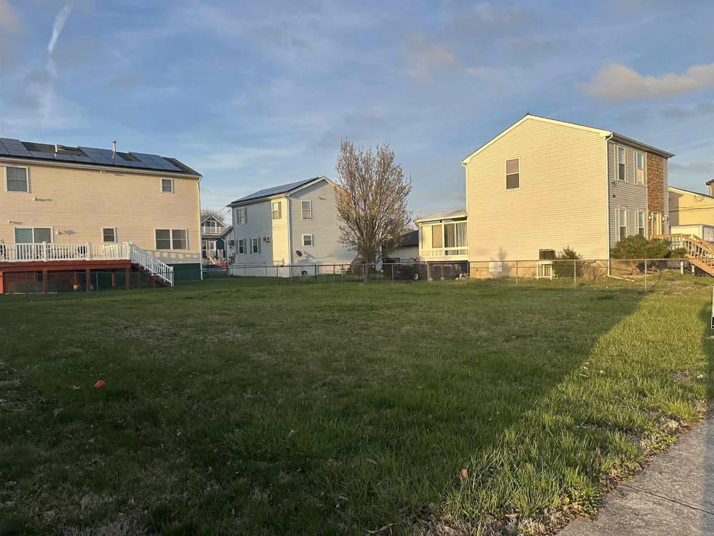 1421 W Riverside Dr Atlantic City, NJ 08401