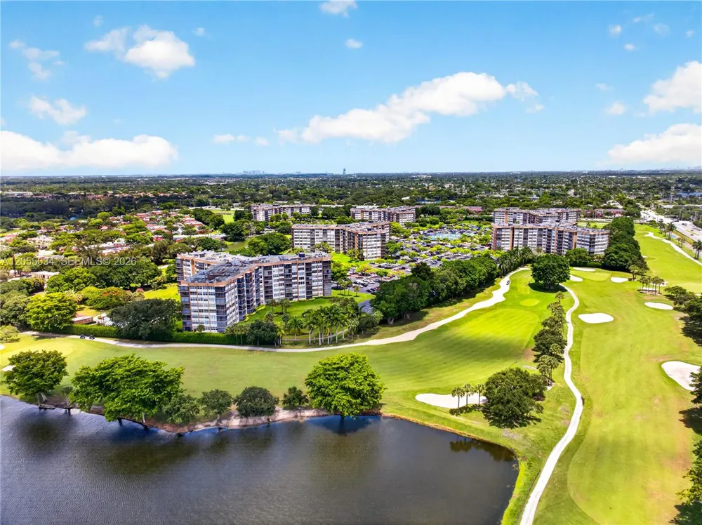 900 Saint Charles Pl #621 Pembroke Pines, FL 33026