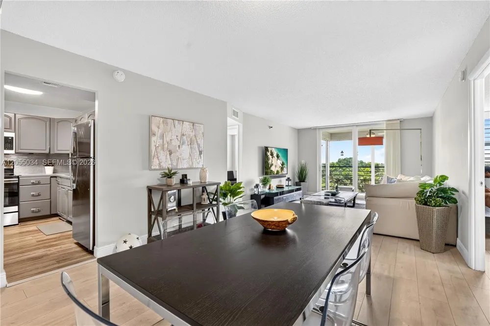 900 Saint Charles Pl #621 Pembroke Pines, FL 33026