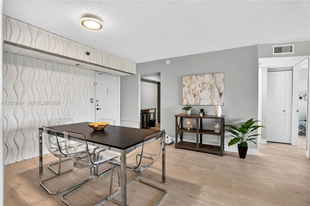 900 Saint Charles Pl #621 Pembroke Pines, FL 33026