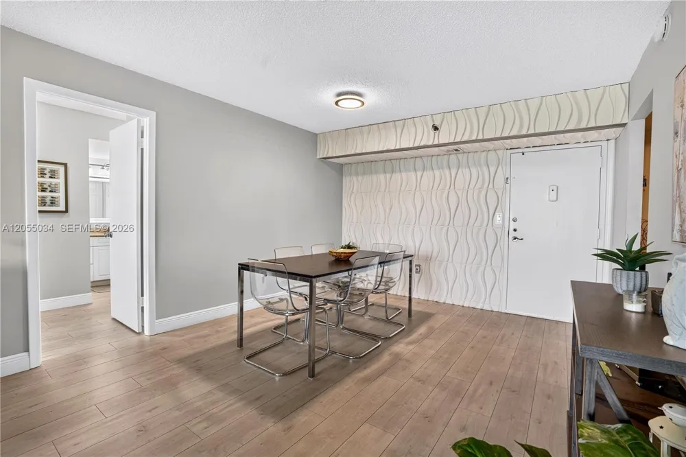 900 Saint Charles Pl #621 Pembroke Pines, FL 33026