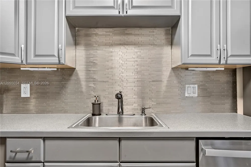 900 Saint Charles Pl #621 Pembroke Pines, FL 33026