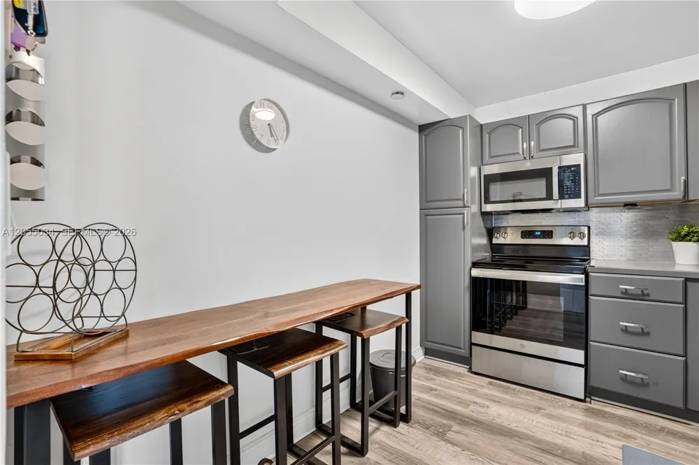 900 Saint Charles Pl #621 Pembroke Pines, FL 33026