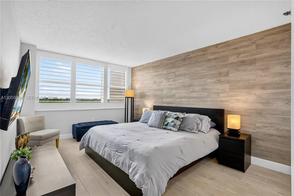 900 Saint Charles Pl #621 Pembroke Pines, FL 33026