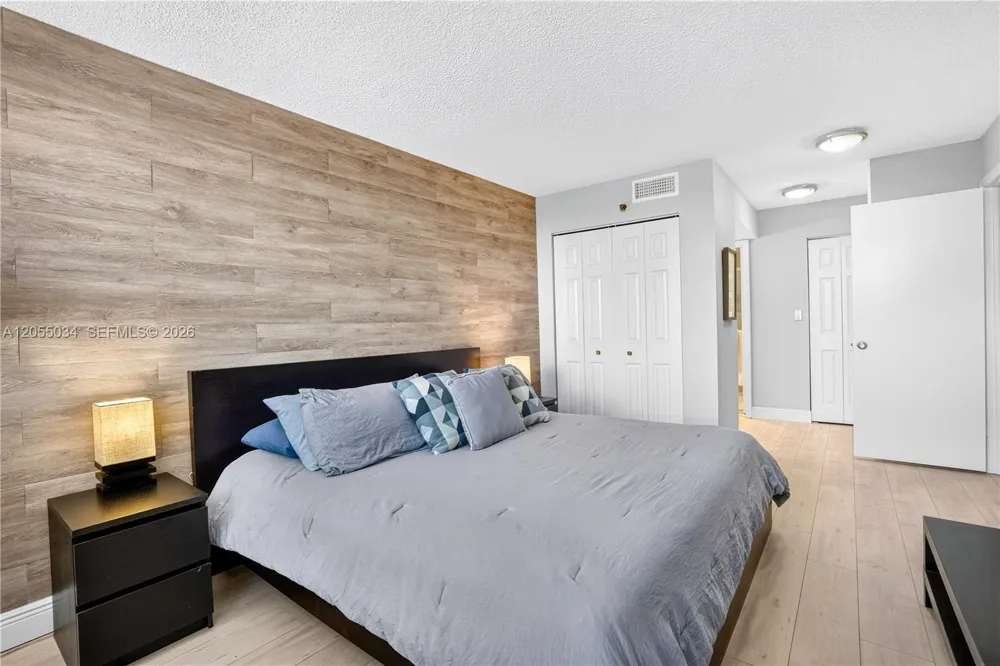900 Saint Charles Pl #621 Pembroke Pines, FL 33026