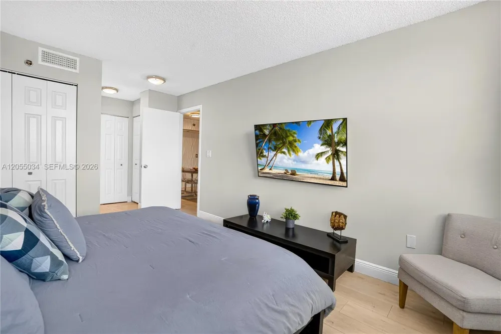900 Saint Charles Pl #621 Pembroke Pines, FL 33026
