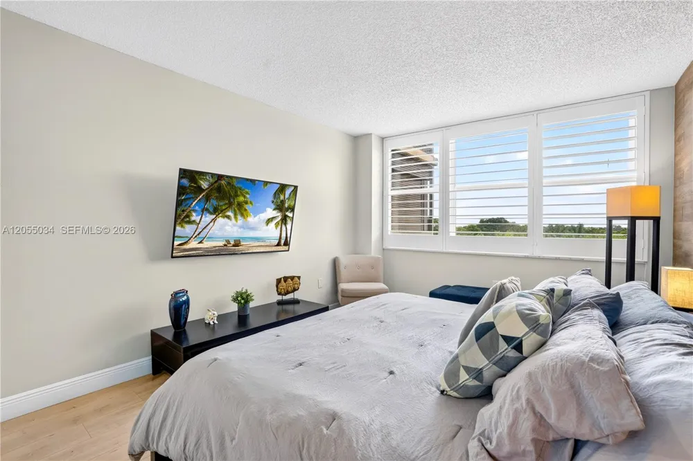 900 Saint Charles Pl #621 Pembroke Pines, FL 33026