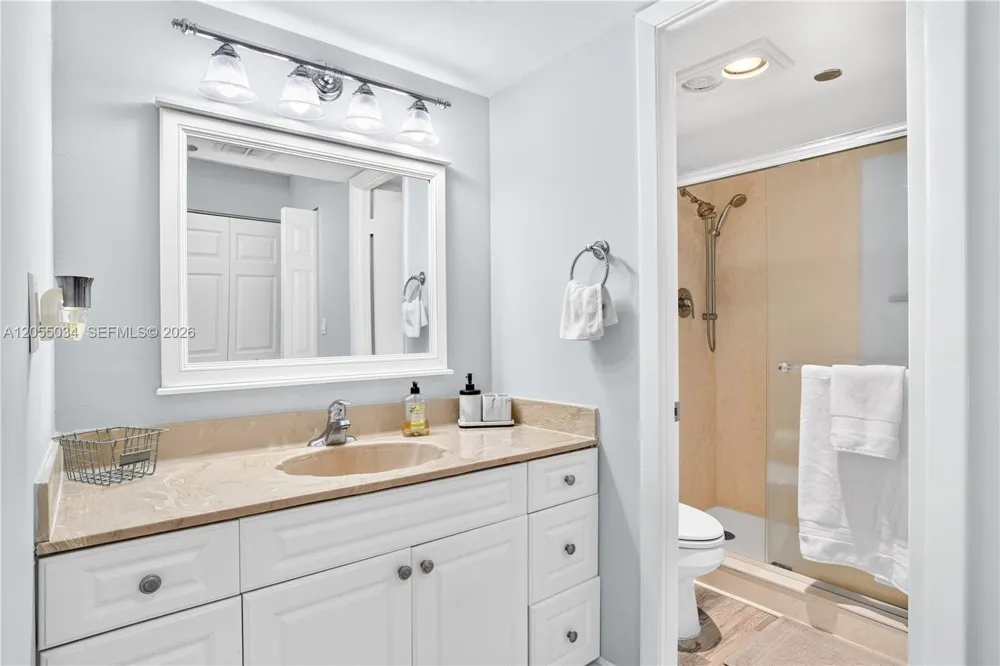 900 Saint Charles Pl #621 Pembroke Pines, FL 33026