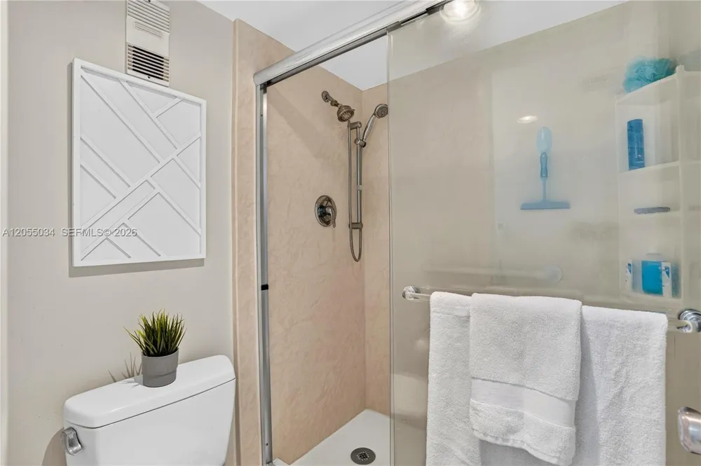 900 Saint Charles Pl #621 Pembroke Pines, FL 33026