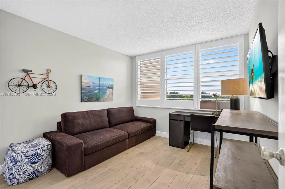 900 Saint Charles Pl #621 Pembroke Pines, FL 33026