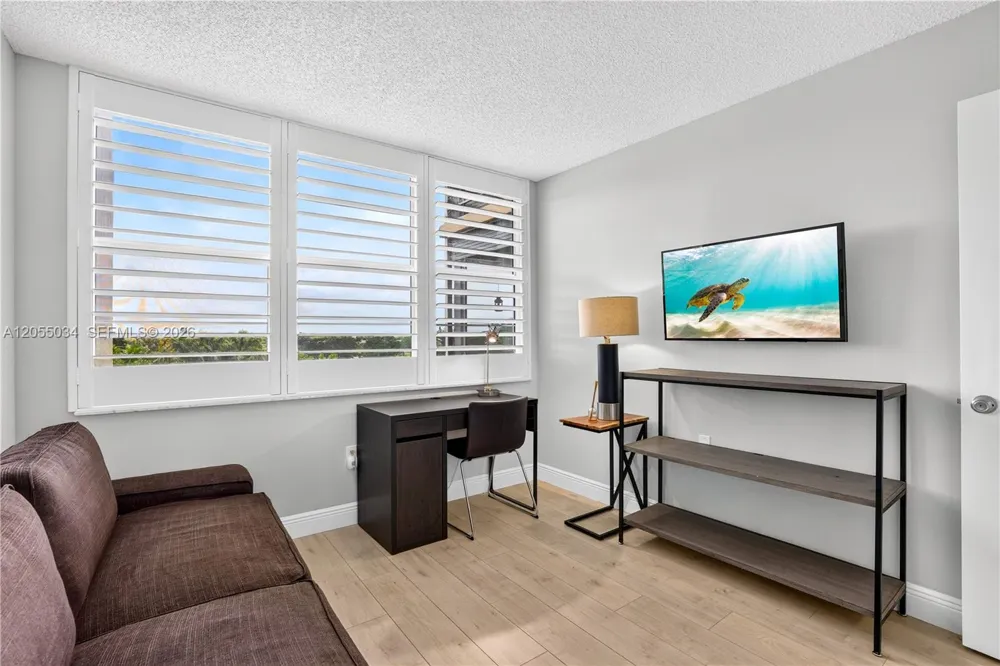 900 Saint Charles Pl #621 Pembroke Pines, FL 33026