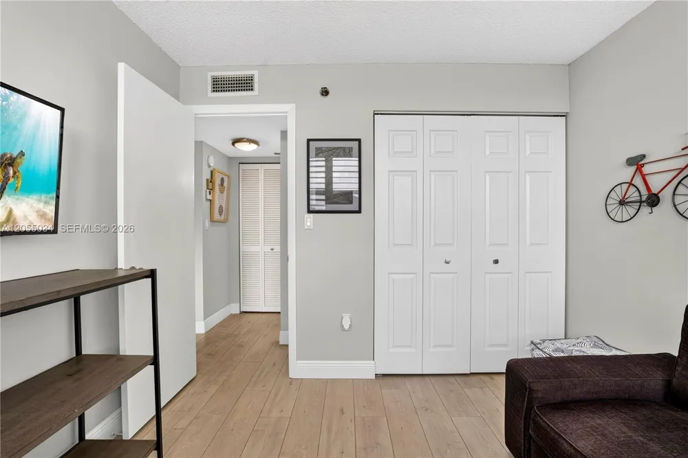 900 Saint Charles Pl #621 Pembroke Pines, FL 33026