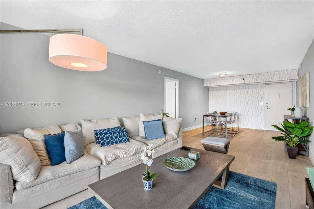 900 Saint Charles Pl #621 Pembroke Pines, FL 33026