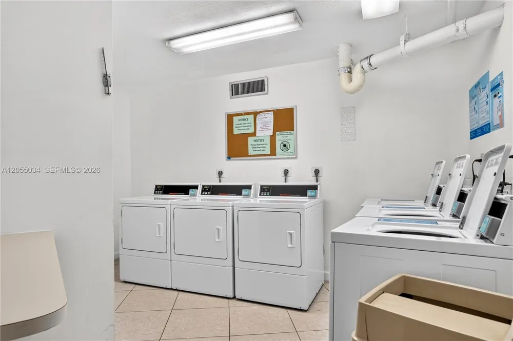 900 Saint Charles Pl #621 Pembroke Pines, FL 33026