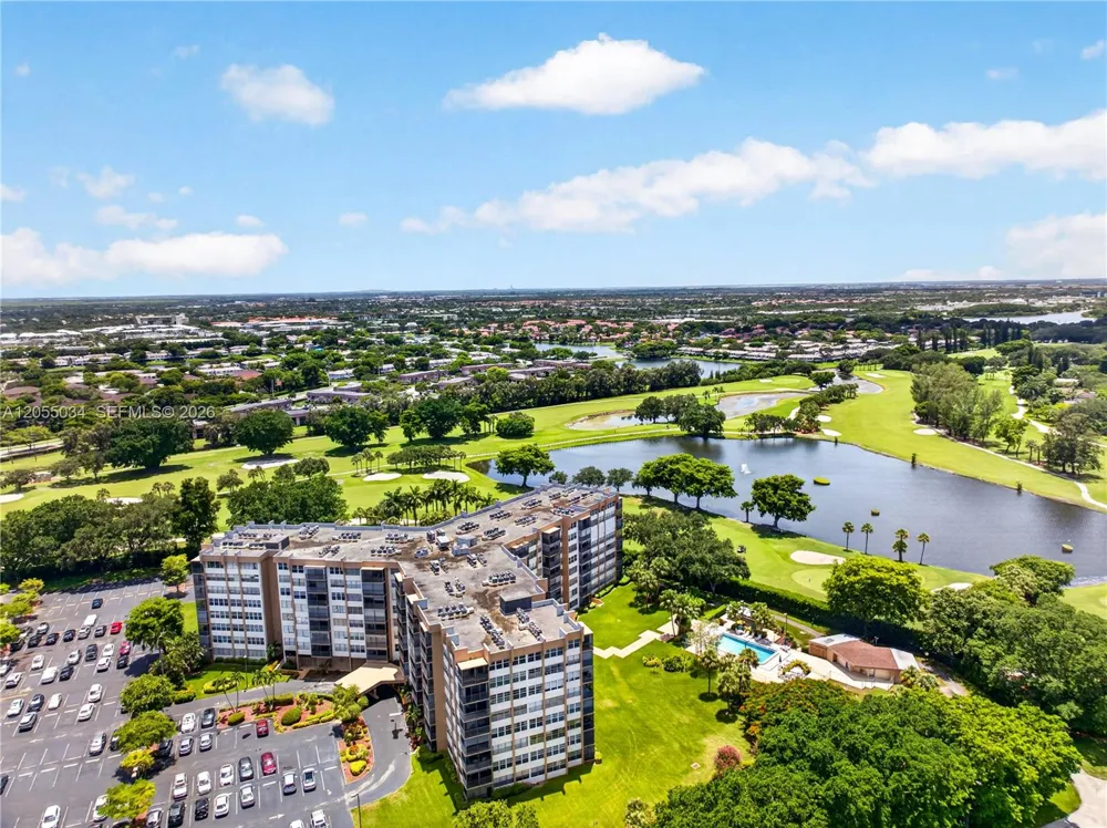 900 Saint Charles Pl #621 Pembroke Pines, FL 33026