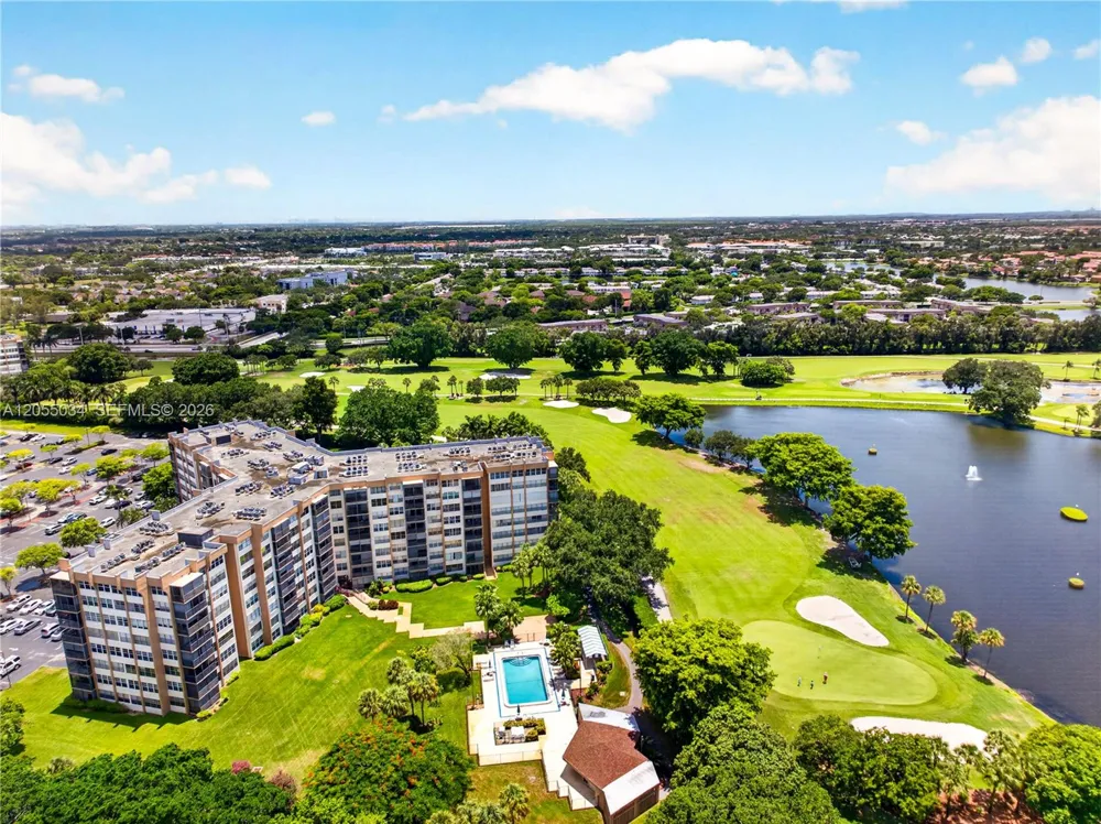 900 Saint Charles Pl #621 Pembroke Pines, FL 33026