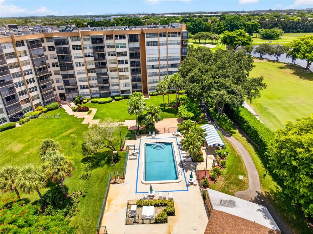 900 Saint Charles Pl #621 Pembroke Pines, FL 33026