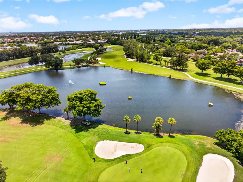 900 Saint Charles Pl #621 Pembroke Pines, FL 33026