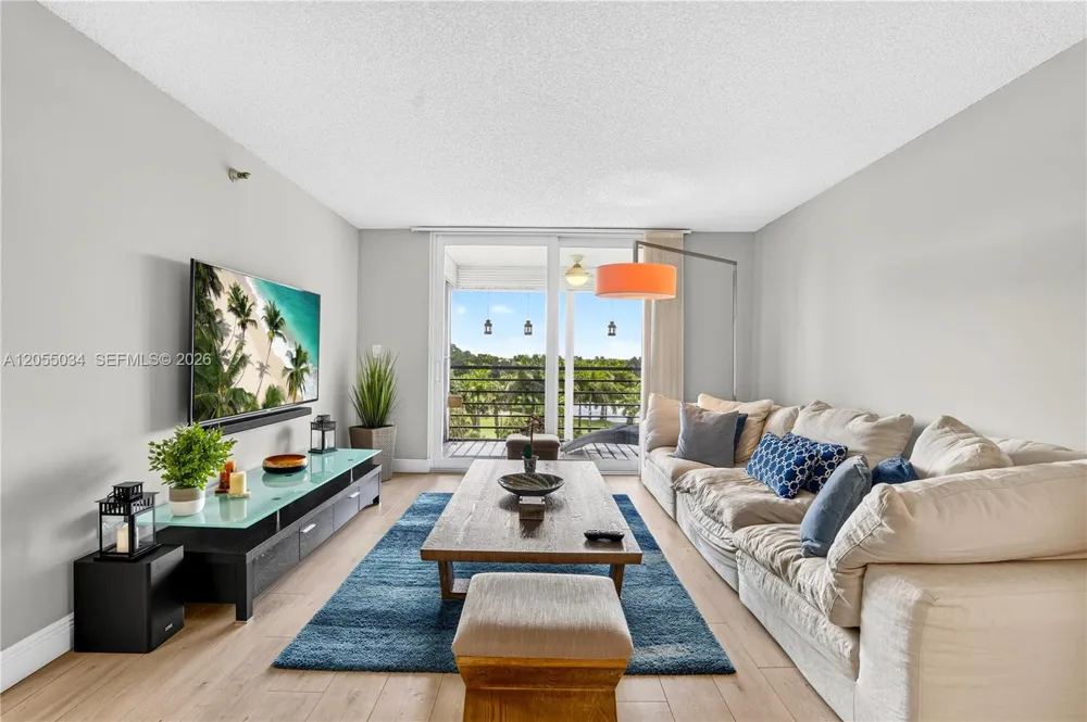 900 Saint Charles Pl #621 Pembroke Pines, FL 33026