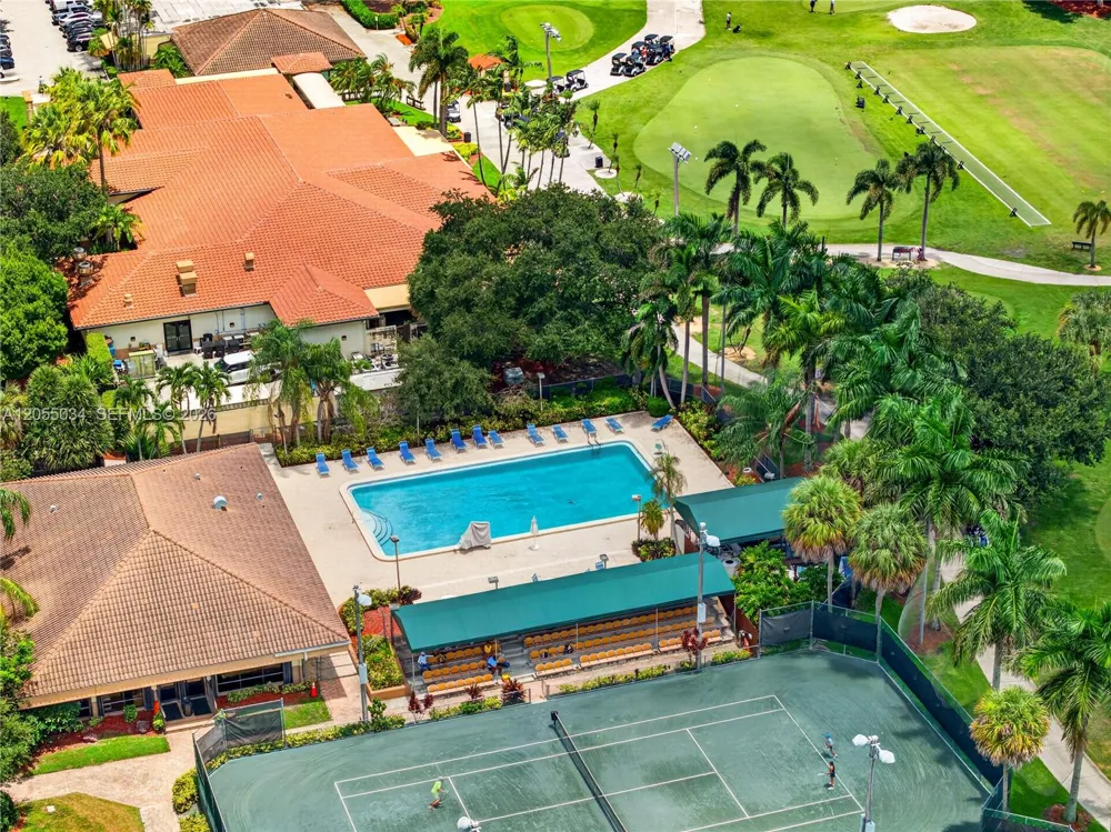 900 Saint Charles Pl #621 Pembroke Pines, FL 33026