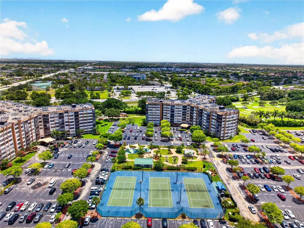 900 Saint Charles Pl #621 Pembroke Pines, FL 33026