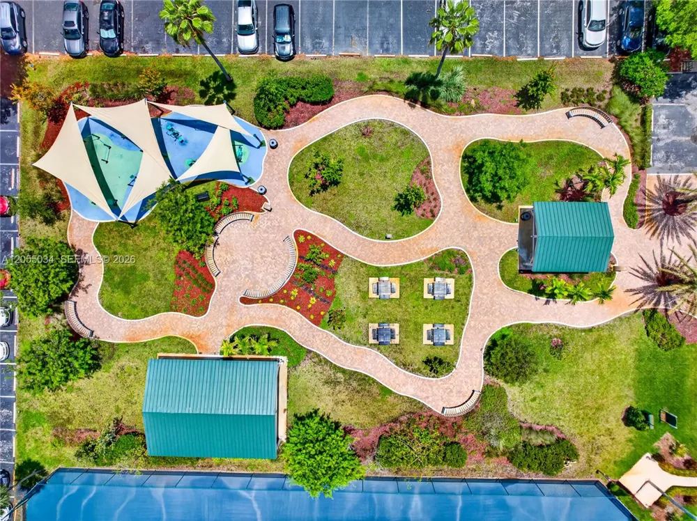 900 Saint Charles Pl #621 Pembroke Pines, FL 33026