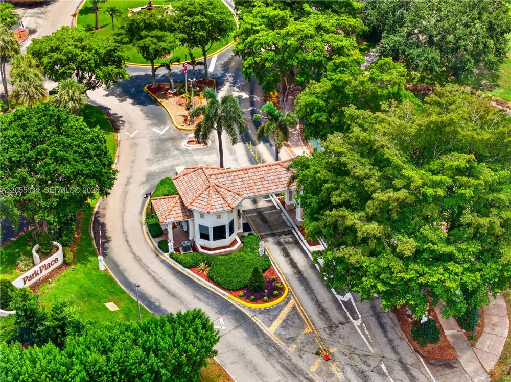 900 Saint Charles Pl #621 Pembroke Pines, FL 33026