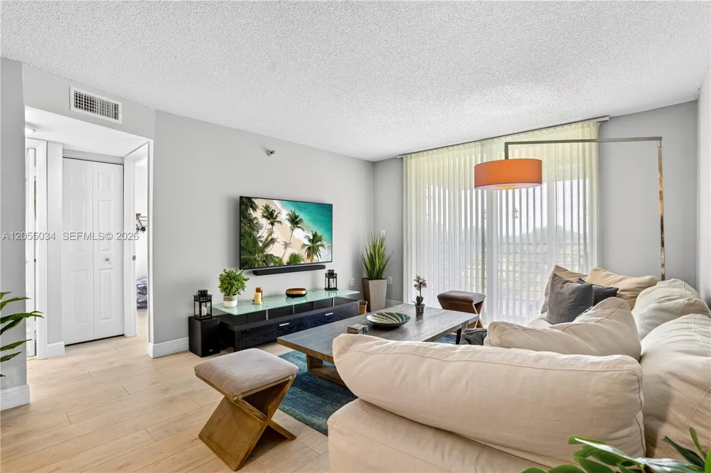 900 Saint Charles Pl #621 Pembroke Pines, FL 33026