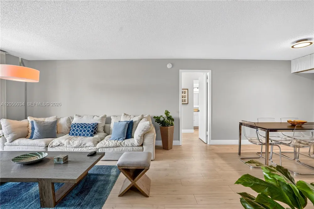 900 Saint Charles Pl #621 Pembroke Pines, FL 33026