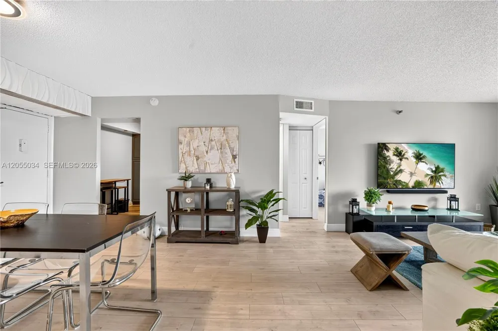900 Saint Charles Pl #621 Pembroke Pines, FL 33026