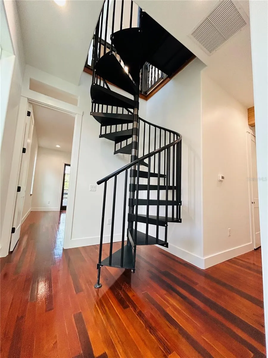 296 NW 12TH AVENUE Gainesville, FL 32601