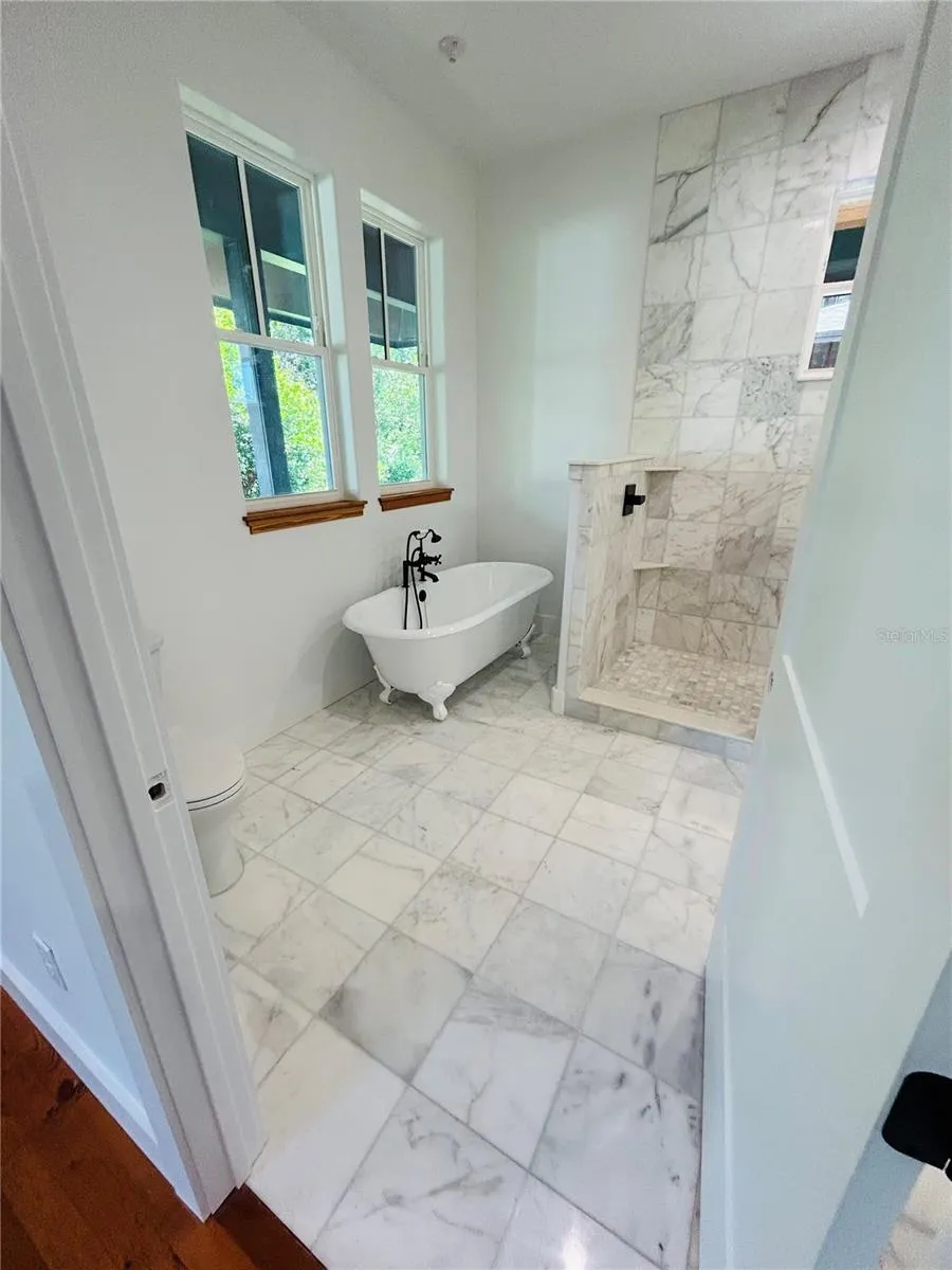 296 NW 12TH AVENUE Gainesville, FL 32601
