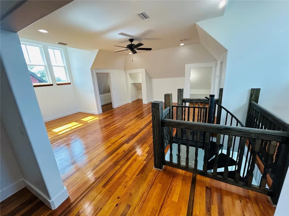 296 NW 12TH AVENUE Gainesville, FL 32601