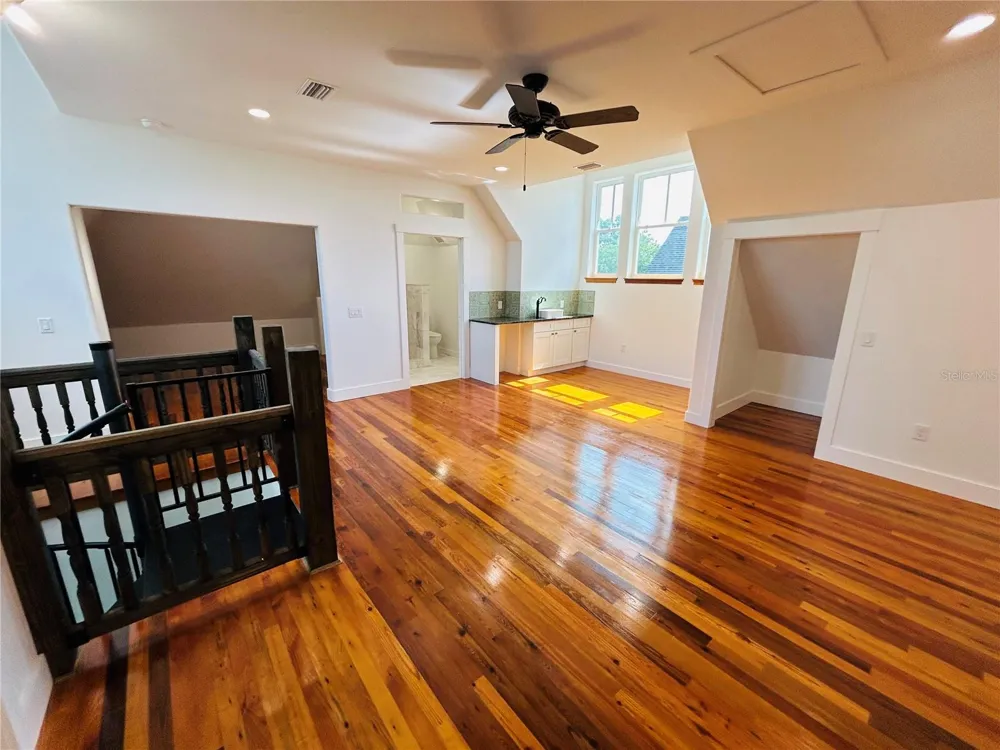 296 NW 12TH AVENUE Gainesville, FL 32601