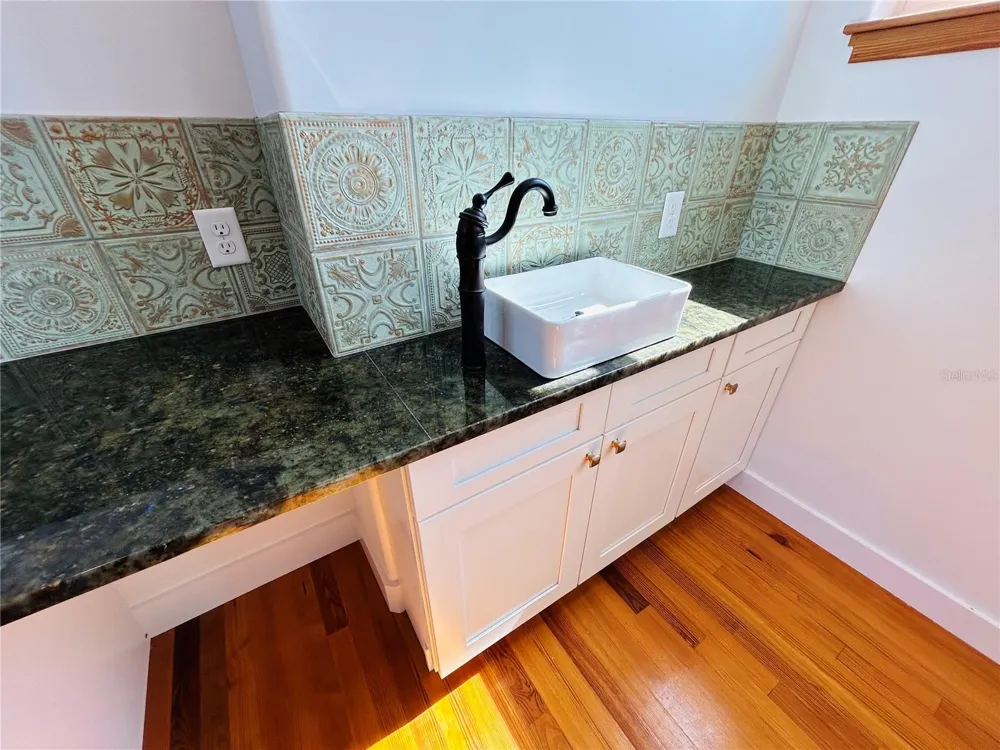 296 NW 12TH AVENUE Gainesville, FL 32601