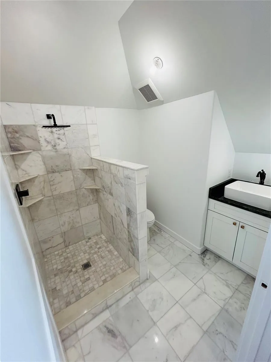 296 NW 12TH AVENUE Gainesville, FL 32601