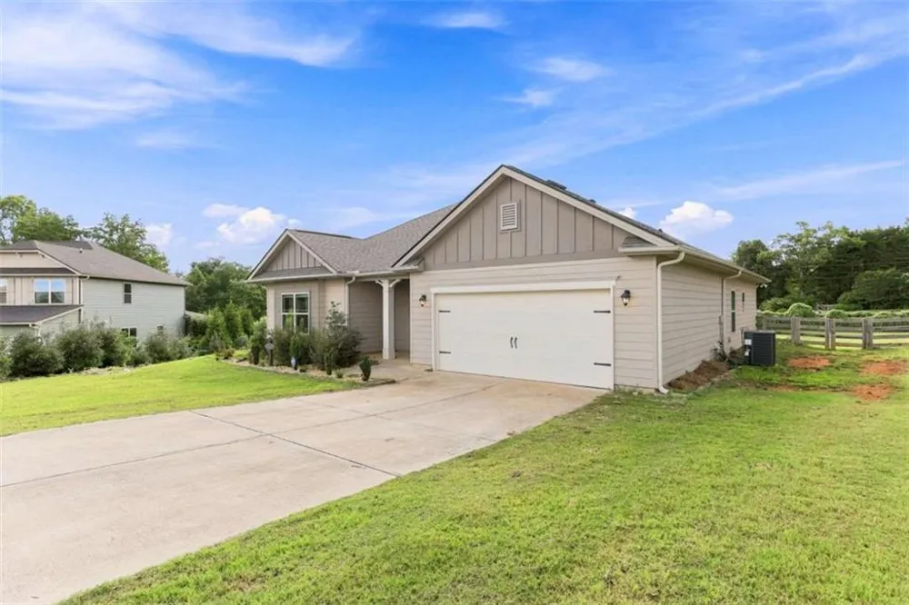 6104 Creekside View Ln Clermont, GA 30527