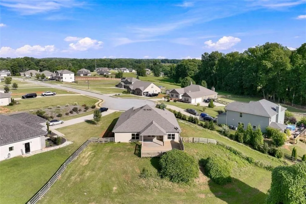 6104 Creekside View Ln Clermont, GA 30527