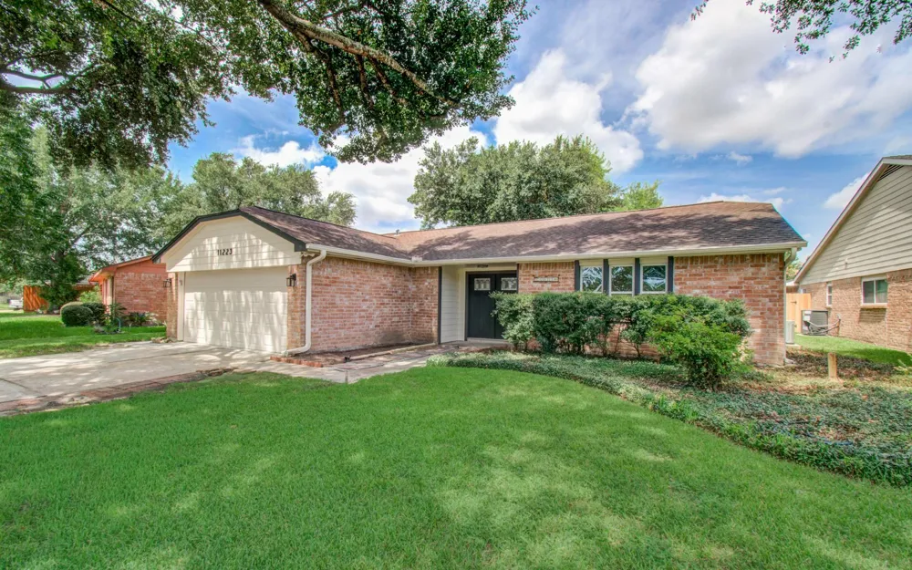 11223 Voltaire Drive Houston, TX 77065