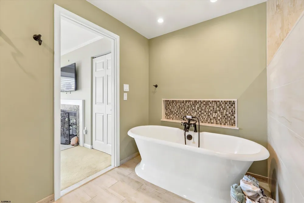 710 Harbour Cv Somers Point, NJ 08244