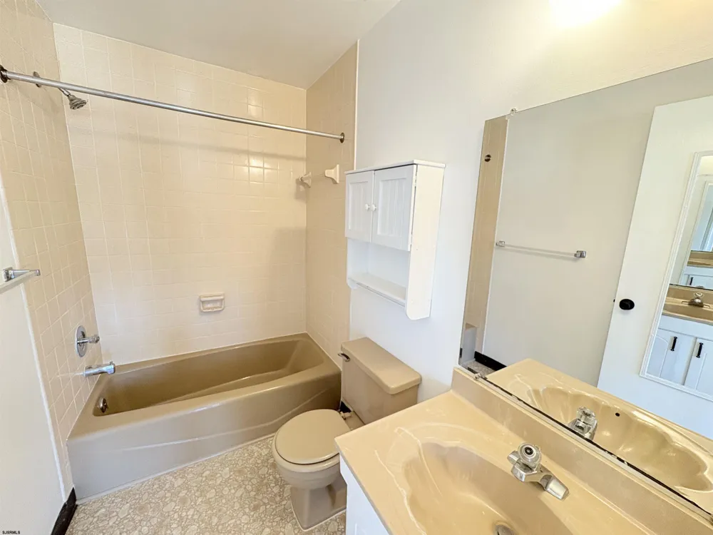 7-A Cedar Hollow Linwood, NJ 08221