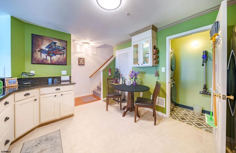 27 Bayside Dr Somers Point, NJ 08244