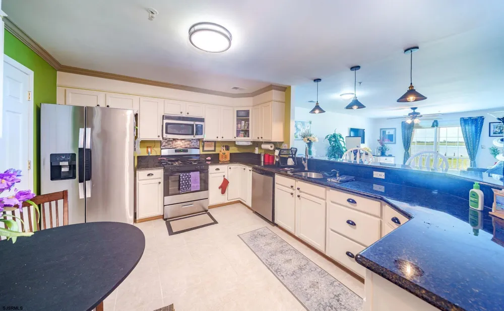 27 Bayside Dr Somers Point, NJ 08244