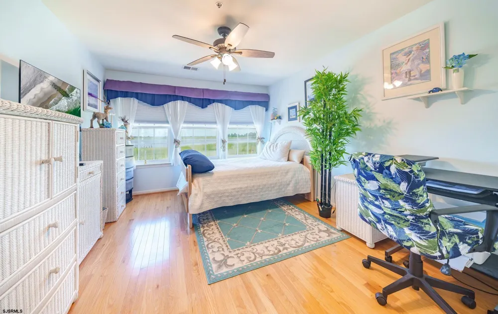 27 Bayside Dr Somers Point, NJ 08244
