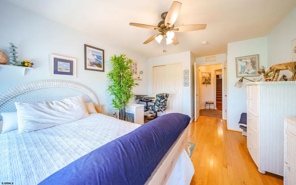 27 Bayside Dr Somers Point, NJ 08244